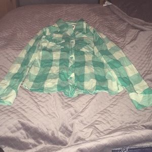 🌺GUC GREEN PLAID BUTTON UP SHIRT